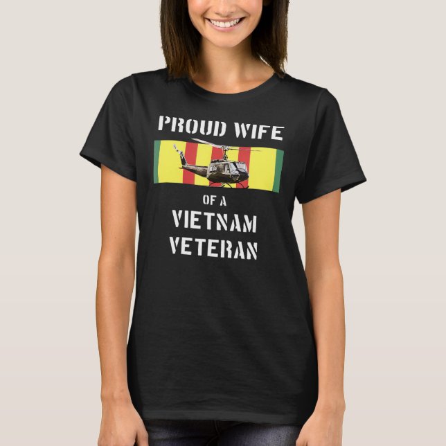 Proud Maka till Vietnam Veteran UH-1 Huey T Shirt (Framsida)