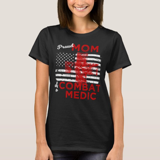 Proud Mamma i Combat Medic Distress Flagga T Shirt (Framsida)
