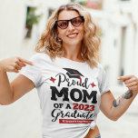 Proud Mamma om en familjemässig matchning 2023 i s T Shirt<br><div class="desc">Fira din sons eller dotters studenten med denna moderna t-shirt med "Proud MAMMA of a 2023 Student"-typografi i svart och rött typsnitt dekorerad med ett rött streck med rött streck; anpassa enkelt denna t-shirt med studenten och namn vid student genom att redigera mallen fält.</div>