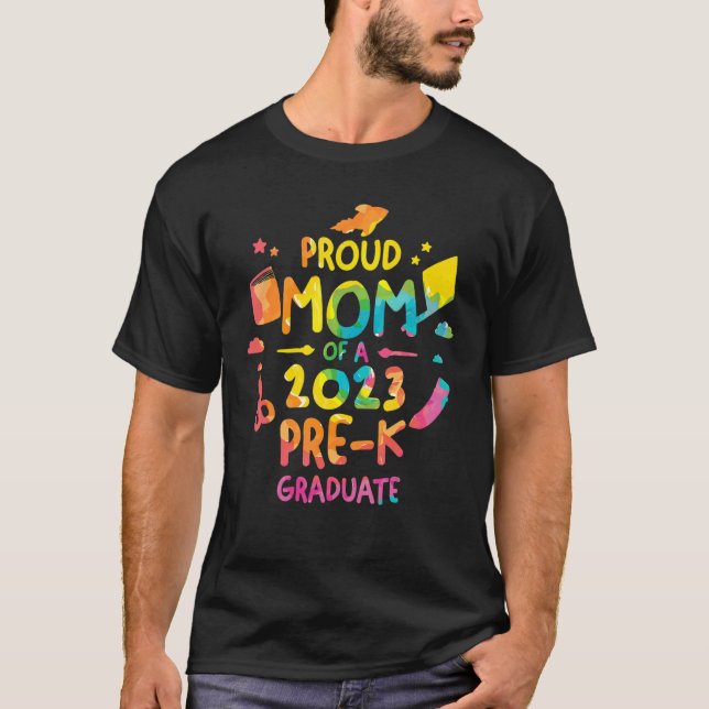 Proud Mom Of A 2023 Pre K Graduate Graduation T Shirt (Framsida)