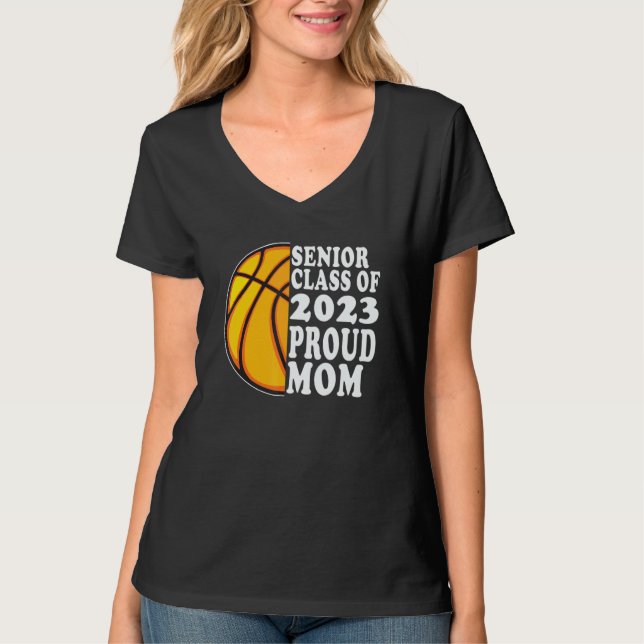 Proud Mom Of A Basketball Senior 2023  Graduation T Shirt (Framsida)