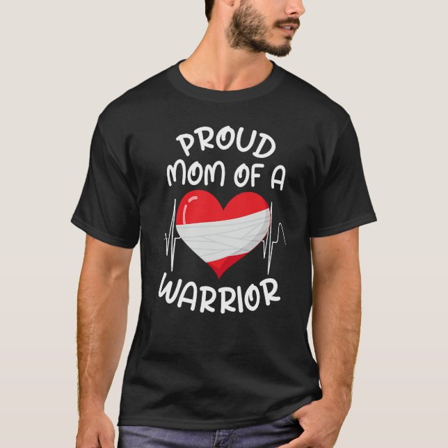 Proud Mom Of A Heart Warrior CHD Surgery Transplan T Shirt (Framsida)