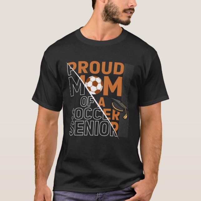 Proud Mom Of A Soccer Senior Soccer Players Proud  T Shirt (Framsida)