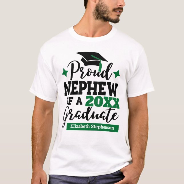 Proud nephew 2022 student svart grönt tassel namn t shirt (Framsida)