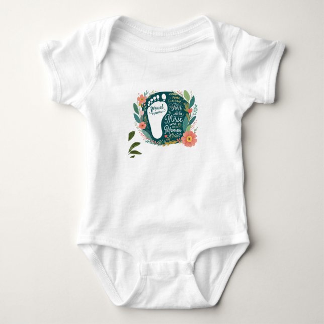 Proud Nurse Mama – Floral Baby Footprint Design T Shirt (Framsida)