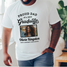 Proud Pappa av ett foto med vitboken Student 2025 T Shirt