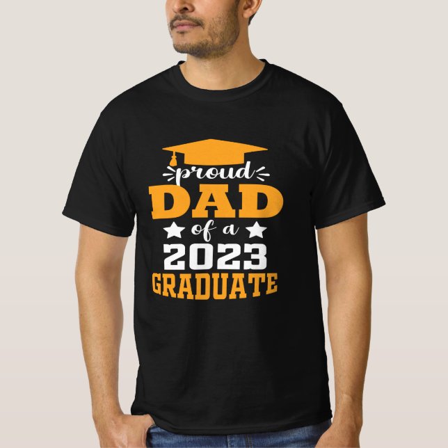 Proud PAPPA i 2023 års moderna typo Student T Shirt (Framsida)