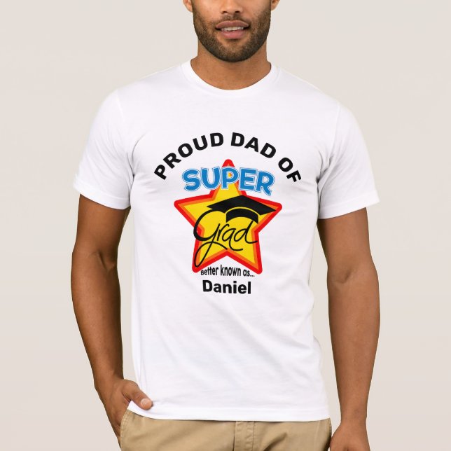PROUD PAPPA vid Toppen Grad-Personalize Namn och å T Shirt (Framsida)