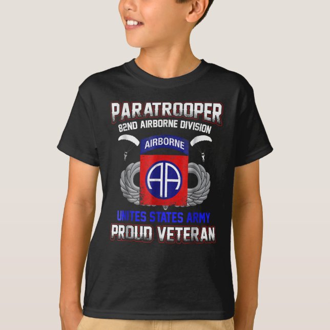  Proud Paratrooper Veteran-82nd Airborne Division T Shirt (Framsida)