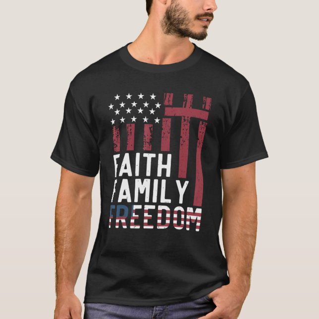 Proud patriotic Christian 4:e juli-familjen T Shirt (Framsida)
