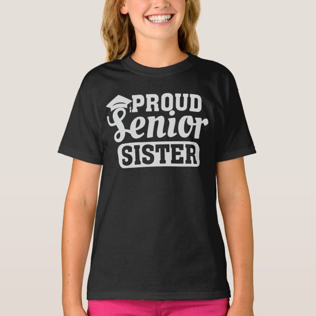 Proud Senior Sister Studenten Day Shirt T Shirt (Framsida)