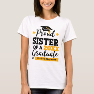 Proud Sister med 2022 svart guld-sockel i student T Shirt