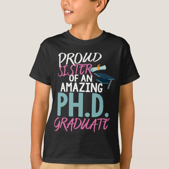 Proud Sister PhD Studenten doktorat Deg T Shirt (Framsida)