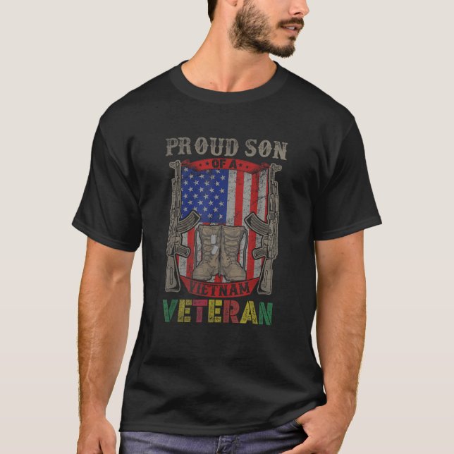 Proud Son till Vietnam Veteran US Veteran US Flagg T Shirt (Framsida)