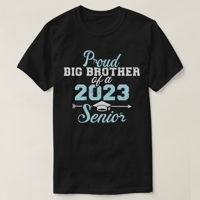 Proud storebror till 2023 års ledande studenten-kl t shirt (Design framsida)