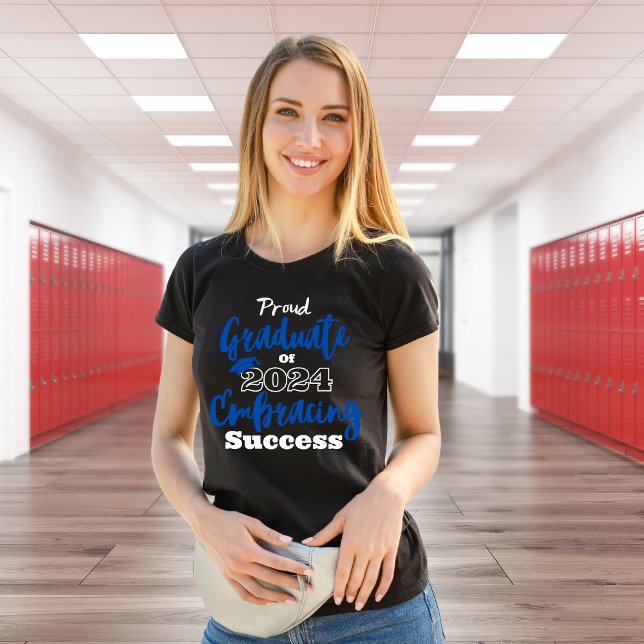 Proud Student från 2024 Motivational T-Shirt (Skapare uppladdad)