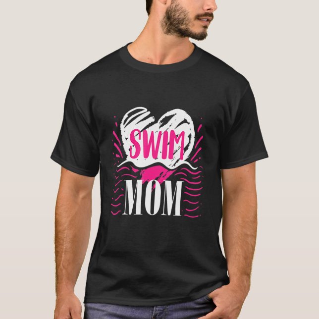 Proud Swimmers Mor Coola Simma Mamma T Shirt (Framsida)