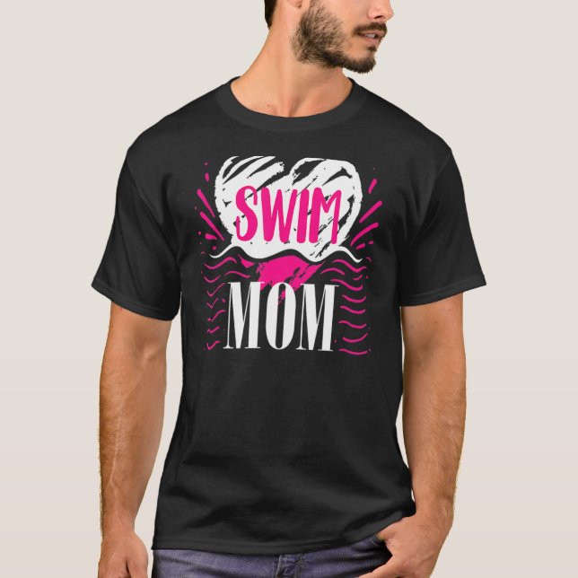 Proud Swimmers Mor Coola Simma Mamma T Shirt (Framsida)