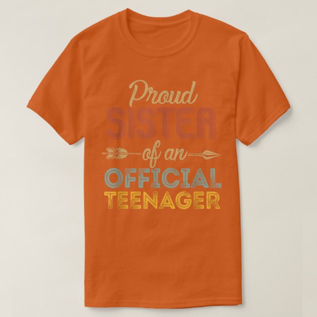 Proud syster av Officiell tonåring 13:e födelsedag T Shirt (Design framsida)
