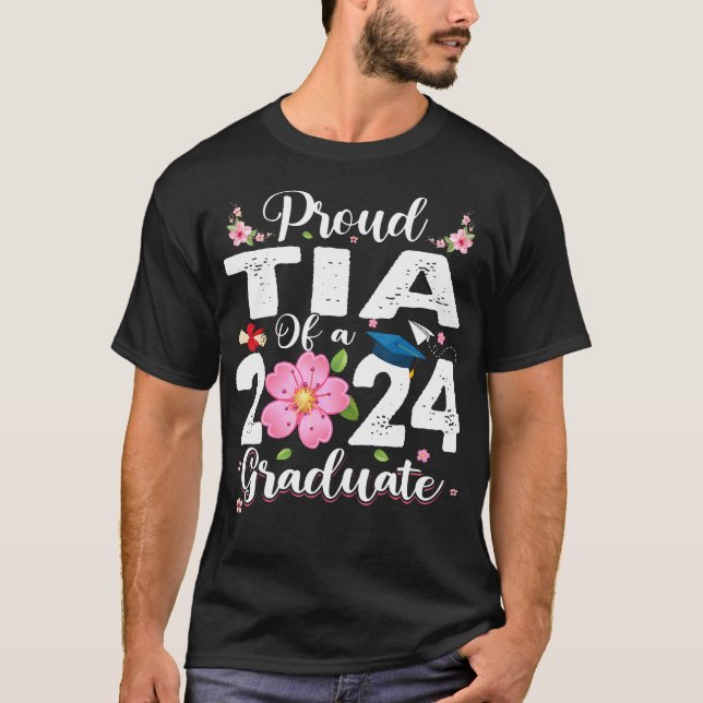 Proud Tia med en högre klass 2024 Student 2024 T Shirt (Framsida)