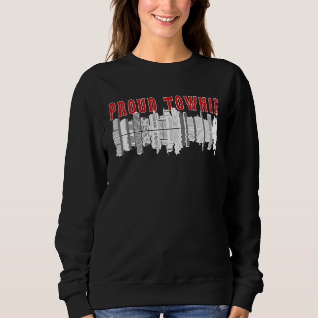 Proud Townie Boston Skyline T Shirt (Framsida)