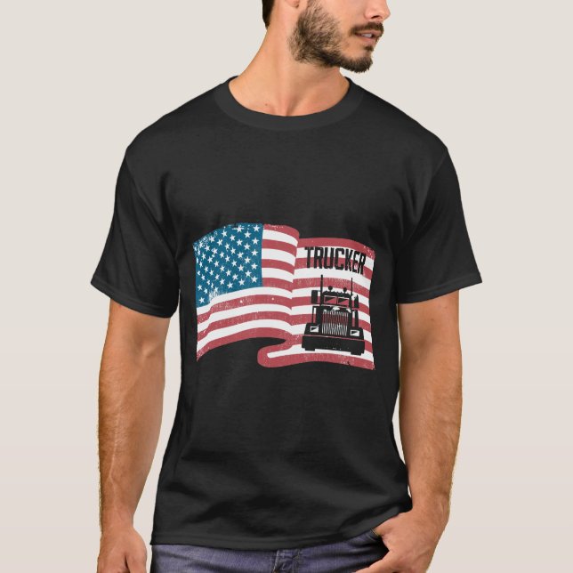 Proud Trucker American Flagga 4:e juli USA Lastbil T Shirt (Framsida)