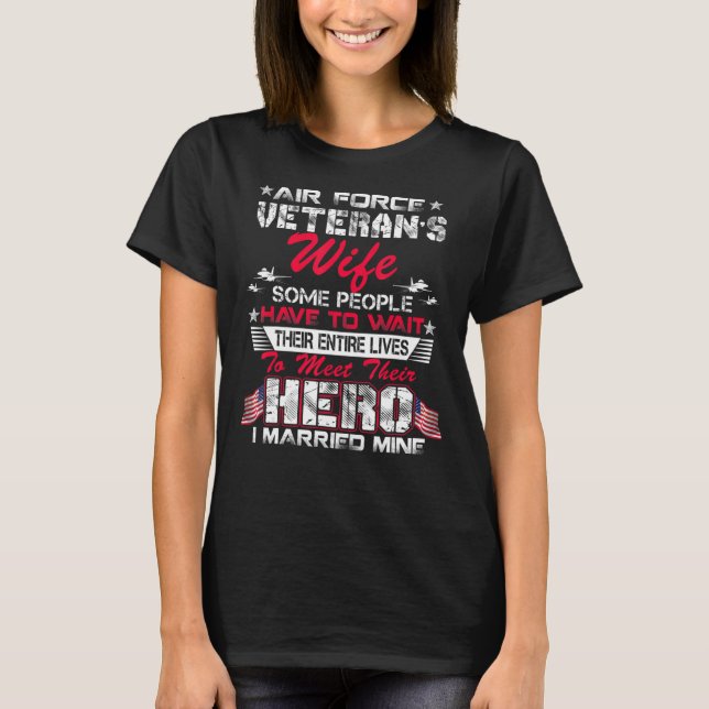 Proud US Luft Force - Luft Force Veterans hustru T Shirt (Framsida)