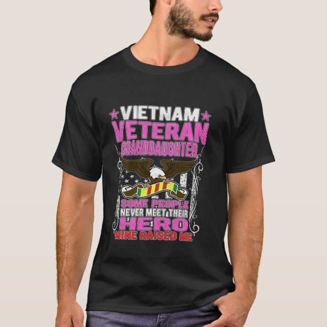 Proud Vietnam Veteran Granddottdotter Military Vet T Shirt (Framsida)