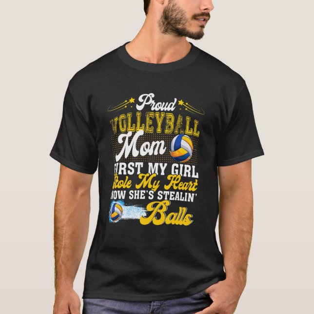 Proud Volleyball Mamma, hon är Stealins Bollar-fam T Shirt (Framsida)