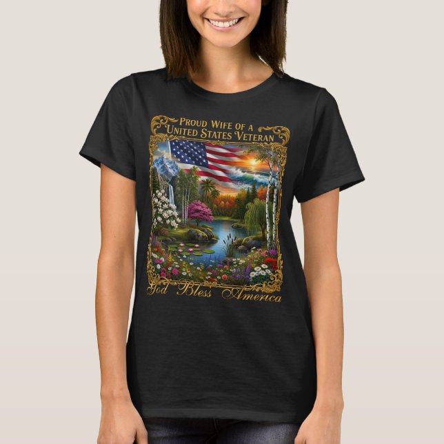 Proud Wife of a US Veteran Art, God Bless America T Shirt (Framsida)