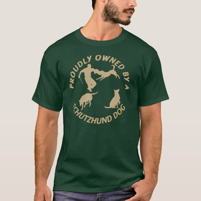Proudly ägt av en Schutzhund hund T-shirt (Framsida)