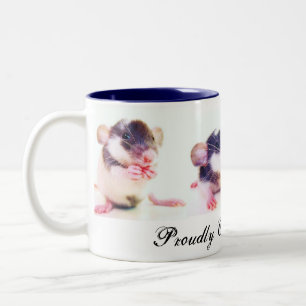 Proudly ägt av råttor! Två-Tonad mugg