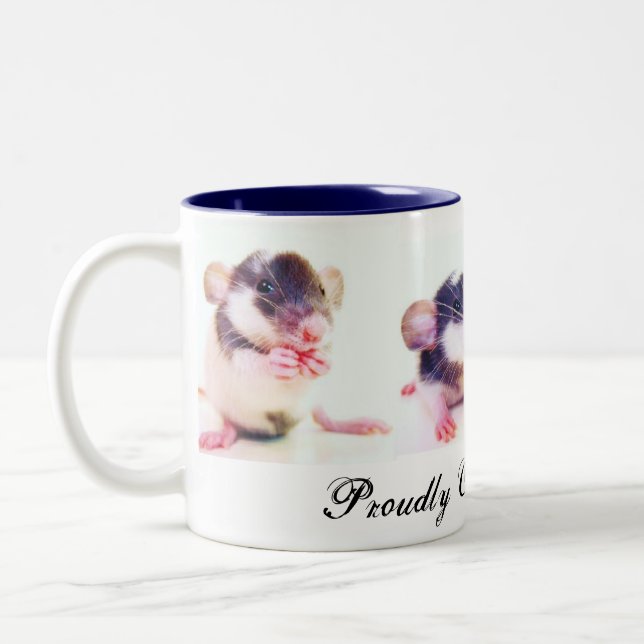 Proudly ägt av råttor! Två-Tonad mugg (Vänster)