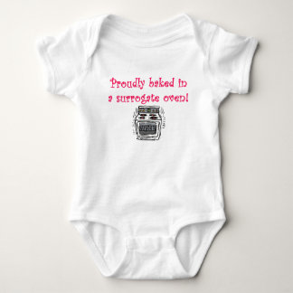 Proudly bakat i en surrogat- ugn t-shirt