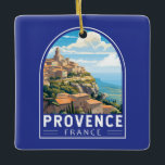 Provence Frankrike Travel Art Vintage Julgransprydnad Keramik<br><div class="desc">Provence-reflektorns färdedesign. Provence är ett historiskt och kulturellt område i sydöstra Frankrike. Känd för sina skiftande landskap,  från Alpernorna i söder och Camargue till rullande vinodlingar,  olivodlingar,  gräs-skogar och lavender fält.</div>