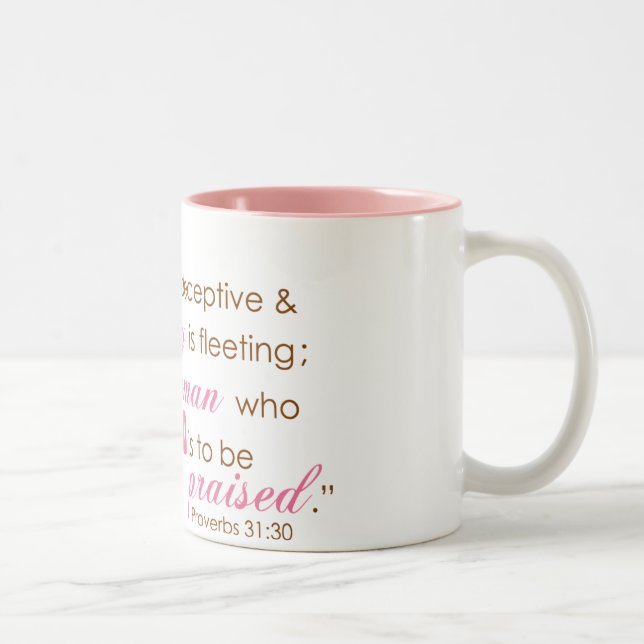 Proverbs31:30 Två-Tonad Mugg (Höger)