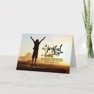 Proverbs 17:22 Ett hjärtkärt är bra medicin Kort