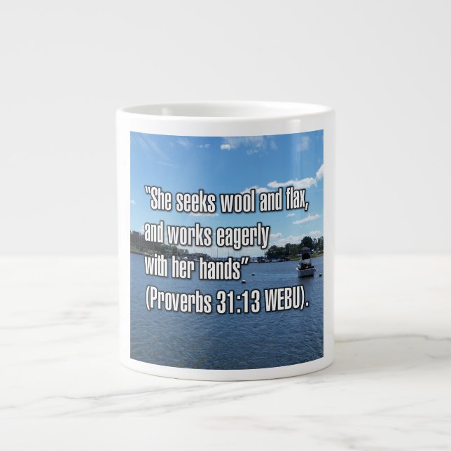 Proverbs 31:13 WEBU Mugg Jumbo Mugg (Framsidan)