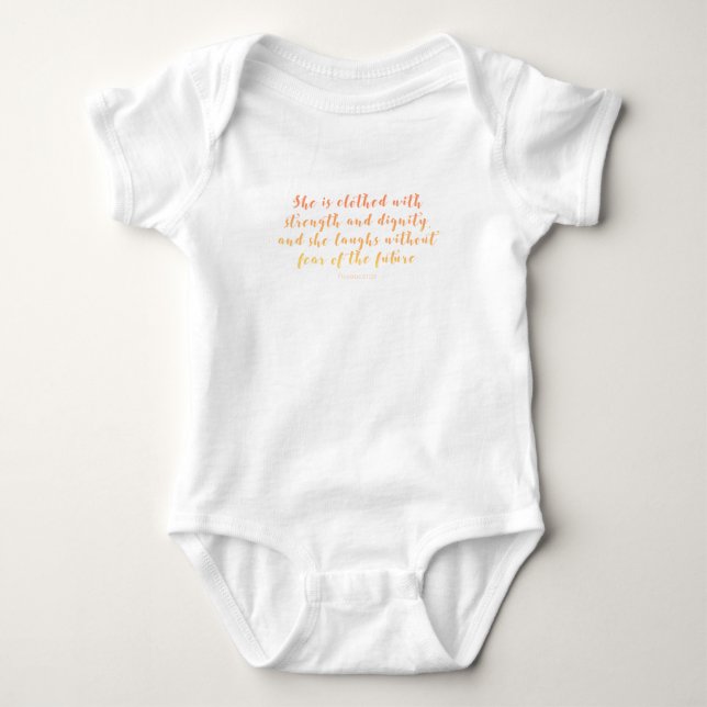 Proverbs 31:25 Hon är klädd Tee Shirt (Framsida)