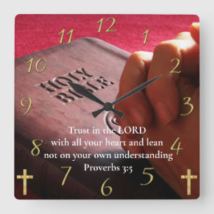 Proverbs 3:5 heliga bibel med händer fyrkantig klocka