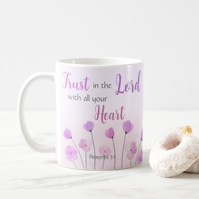 Proverbs 3:5 Trust in Lord Lila Rosa Blommigt Kaffemugg (Med munk)