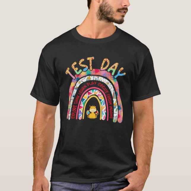 Provningsdag Sten testlärarens testdag för regnbåg T Shirt (Framsida)