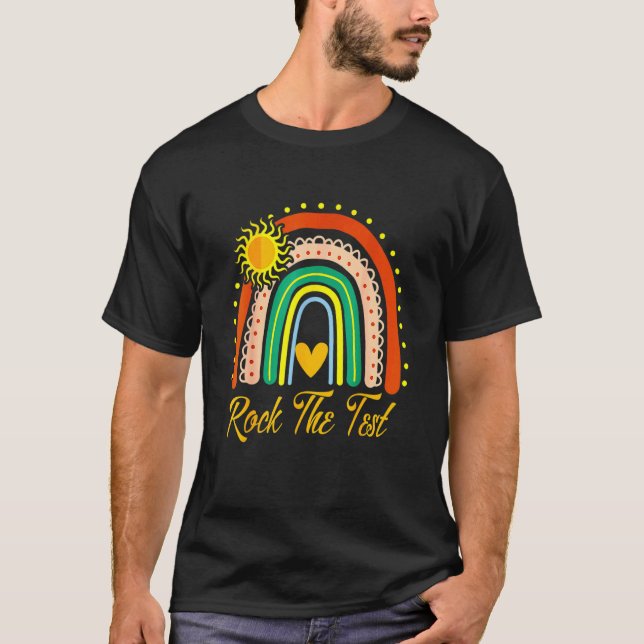 Provningsdag Sten testlärarens testdag för regnbåg T Shirt (Framsida)