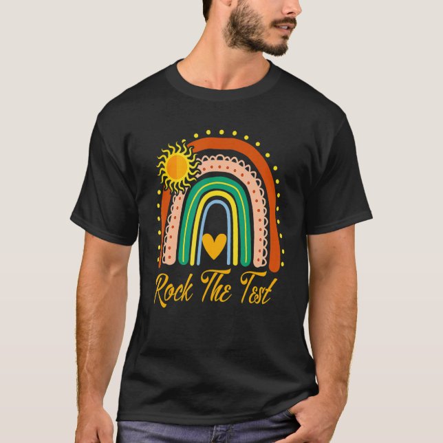 Provningsdag Sten testlärarens testdag för regnbåg T Shirt (Framsida)