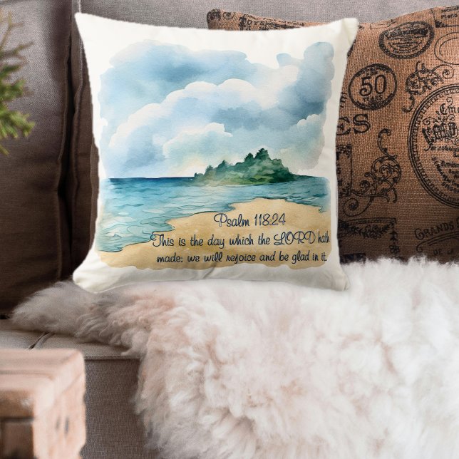Psalm 118 Day to Rejoice Cloudy Beach Scene Kudde (Psalm 118 Day to Rejoice Cloudy Beach Scene Throw Pillow)