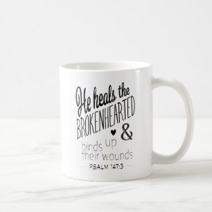 Psalm 147:3 Han hälsar brokenhjärten Kaffemugg