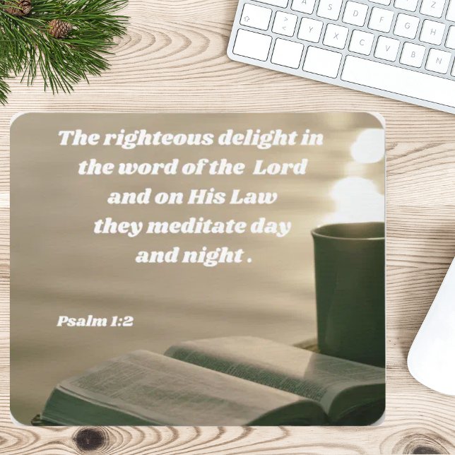 Psalm 1:2 Fokus på gud Bible Verse Musmatta (The Psalm 1:2 mouse pad looks great on this desk!)