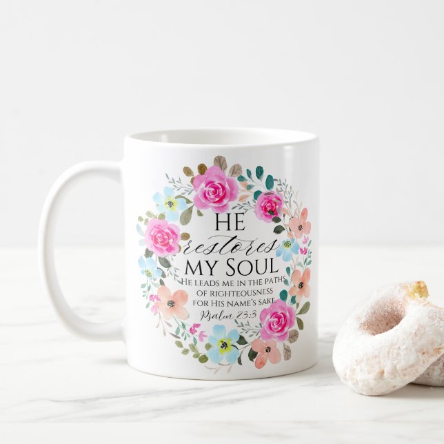 Psalm 23:3 - Han återställer min Rosa Blommigt Bib Kaffemugg (Med munk)