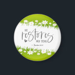 Psalm 23:3 Han återställer min själ Bible Verse Magnet<br><div class="desc">I den inspirerande citattrappmagneten visas en enkel blommigt med vita blommor och grönt gräs. Det är en uppmuntrande bibelverse från Psalm 23:3,  "Han återställer min själ".</div>