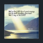 Psalm 27:14 Vänta på LORD Bible Verse Ocean Magnet<br><div class="desc">Magnet med inspirerande citattecken skildrar ett vackert naturfoto av sol som lyfter genom molnen över vatten,  med blå himmel och mörk i bakgrunden. Den har en uppmuntrande bibelpsalm 27:14: "Vänta på LORD,  var modig och bra,  och han kommer att stärka ditt hjärta. Vänta,  jag säger,  på LORD!"</div>
